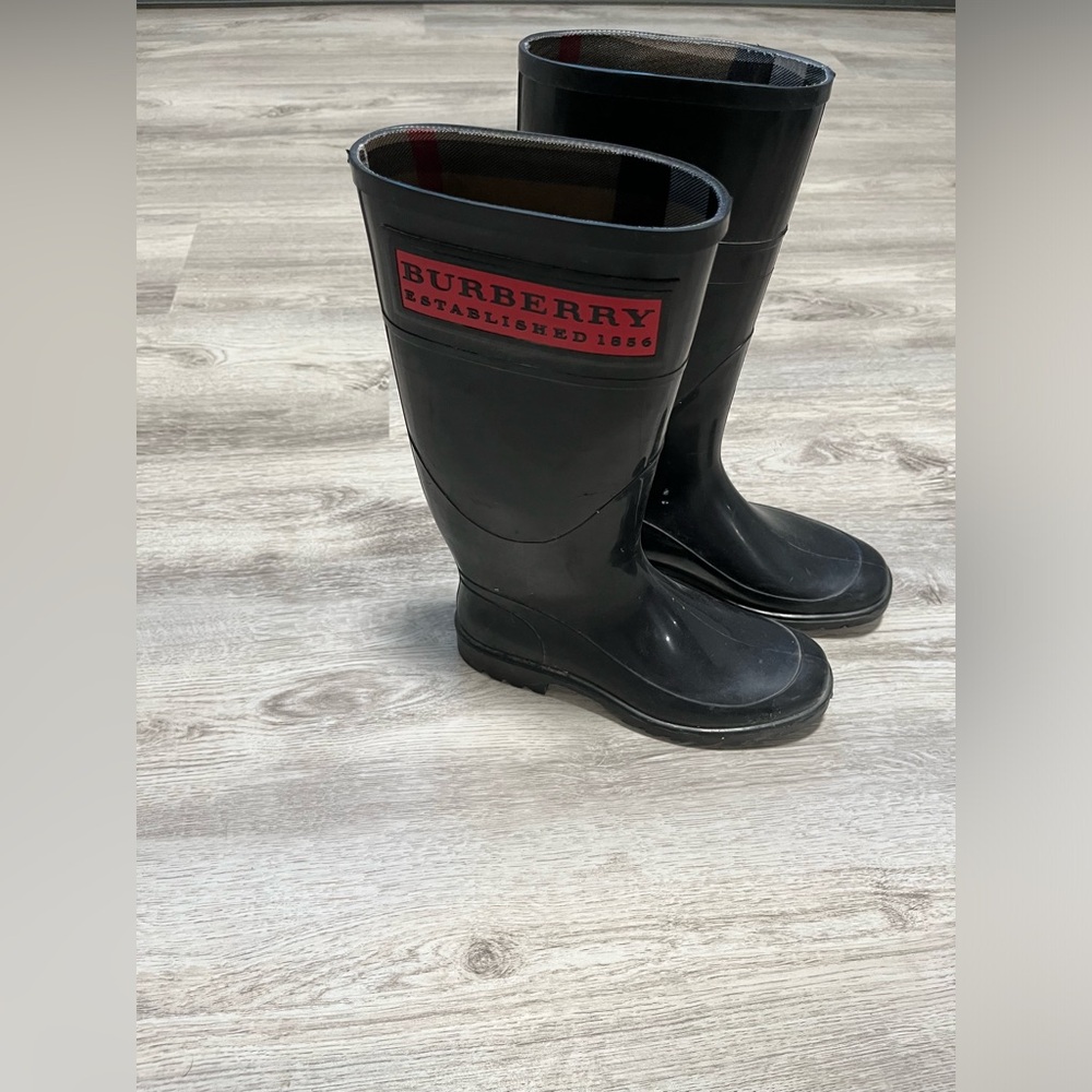 Burberry Women’s Black Rain Boots – Size 36/37